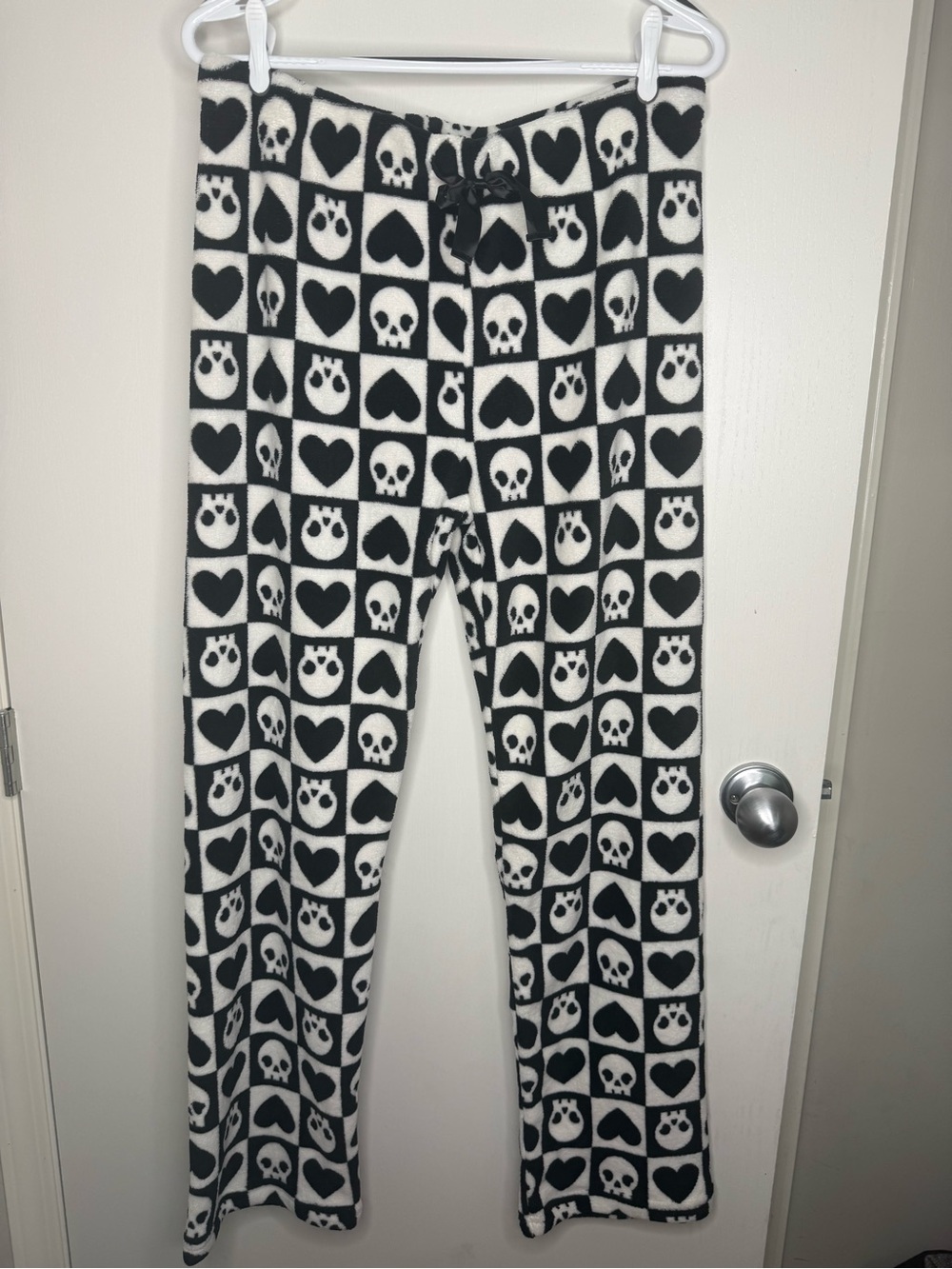 🔥2 for $10🔥Bluenotes Black & White Skull Heart Fleece Pajama Pants Women's Large